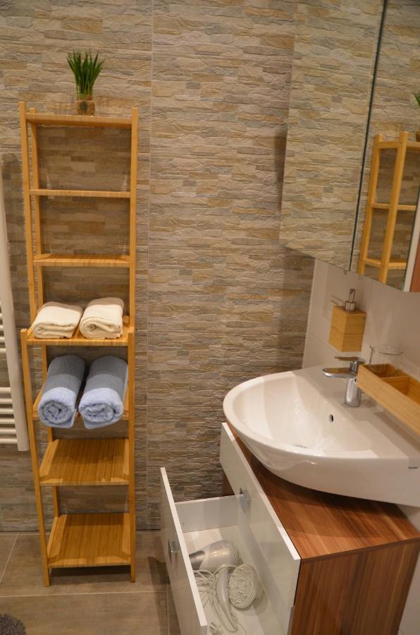 Vega - Free Parking - Self Checkin Apartment Graz Bagian luar foto