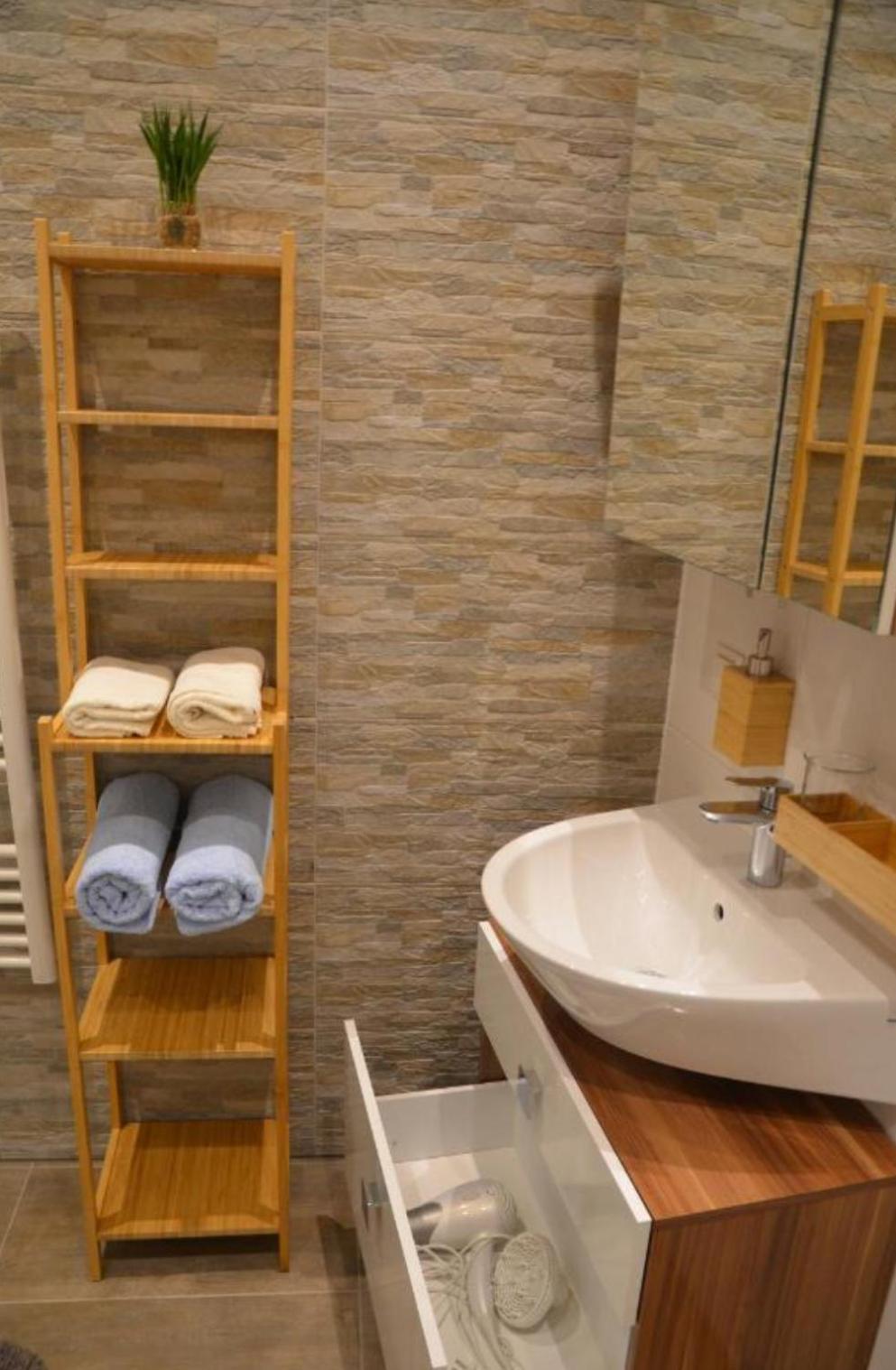 Vega - Free Parking - Self Checkin Apartment Graz Bagian luar foto